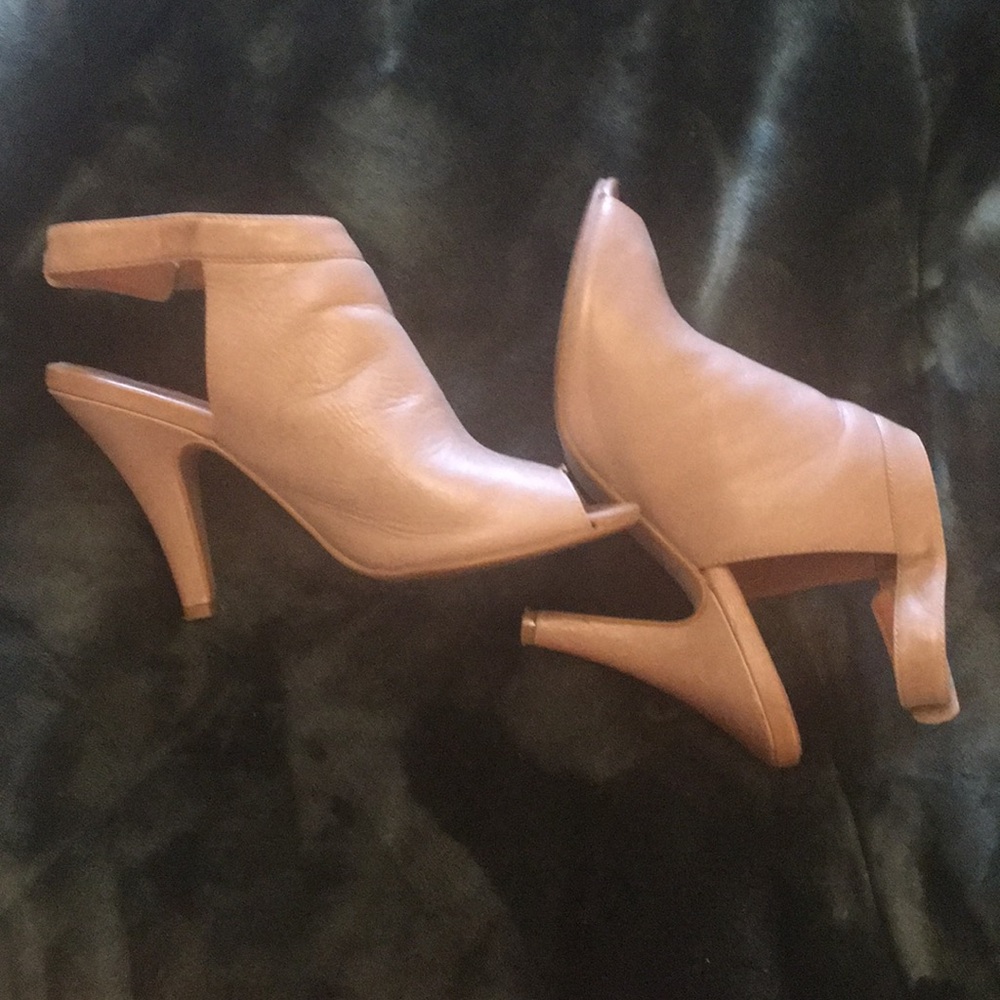Chic TAN open toe heels